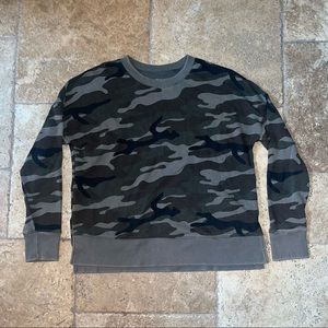 camo crewneck sweatshirt size M